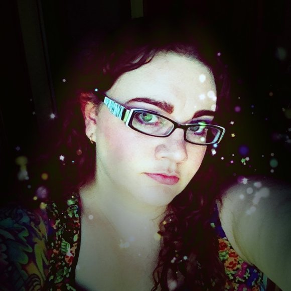 Meet your Posher, Sarah - Picture 2 of 2